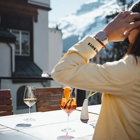 Schweizerhof Hotel São Moritz