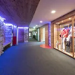 酒店 Schweizerhof 4*