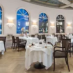 Schweizerhof Hotel 4*