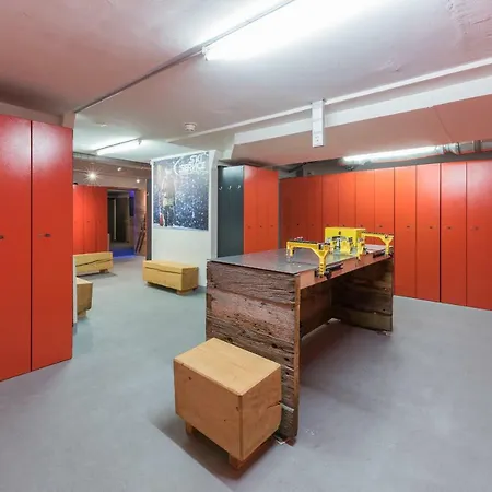 Отель Schweizerhof 4*